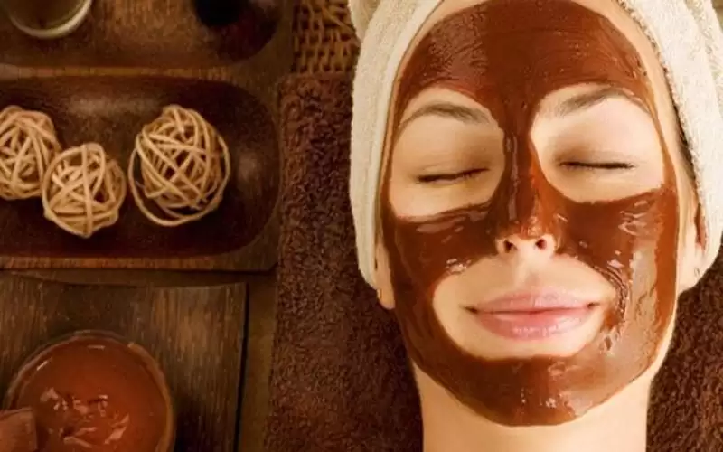 5 أقنعة لبشرة متوهجة من الشوكولاتة