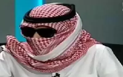 وزير تخفى بالشماغ وعندما أزاله لم