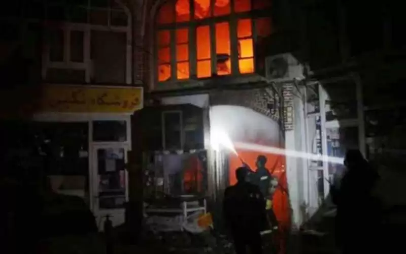 اندلاع حريق ضخم في سوق تاريخية