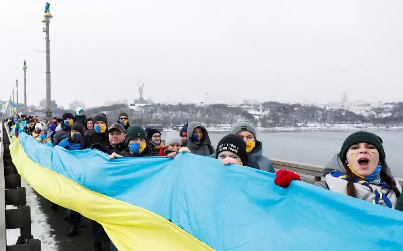 المجد لأوكرانيا: آلاف يتظاهرون في كييف