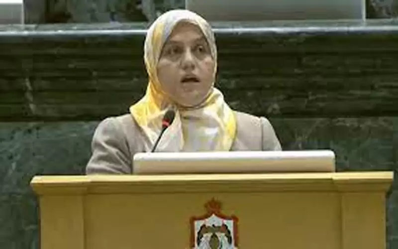 المومني: الحكومة تدعي تحقيق بطولات اقتصادية