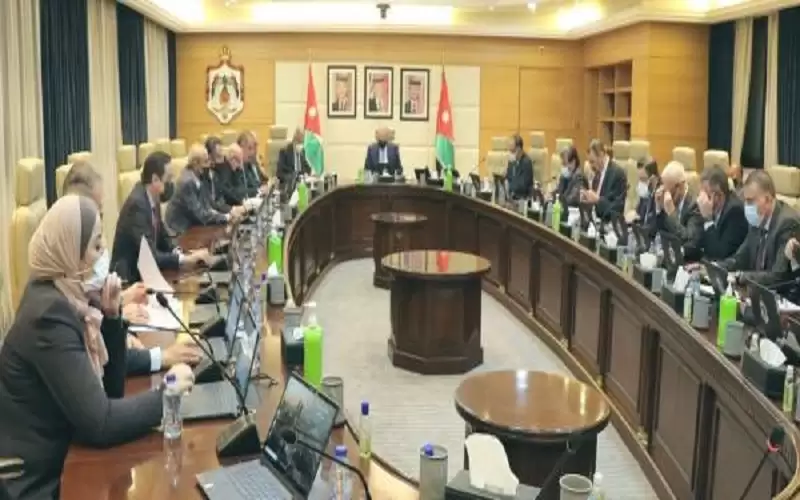 لجنة للنظر بالمطالبات العالقة بين المكلفين