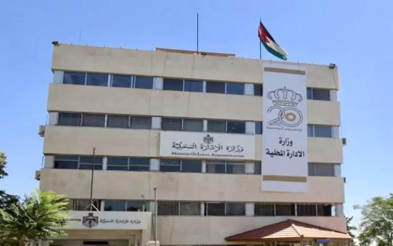 الإدارة المحلية: 2500 عامل وطن شملهم