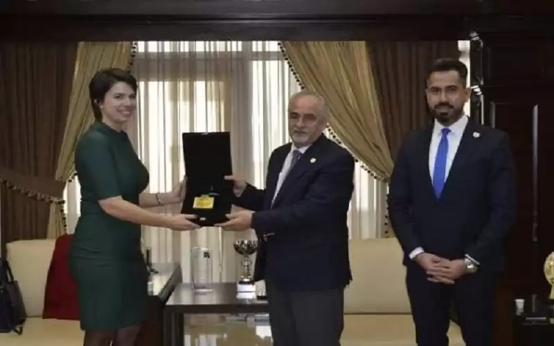 بحث التعاون بين عمان الأهلية والملحقية