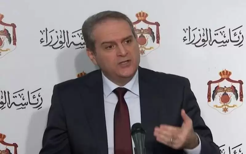 وزير الصحة يوضح سبب الاجراءات التخفيفية