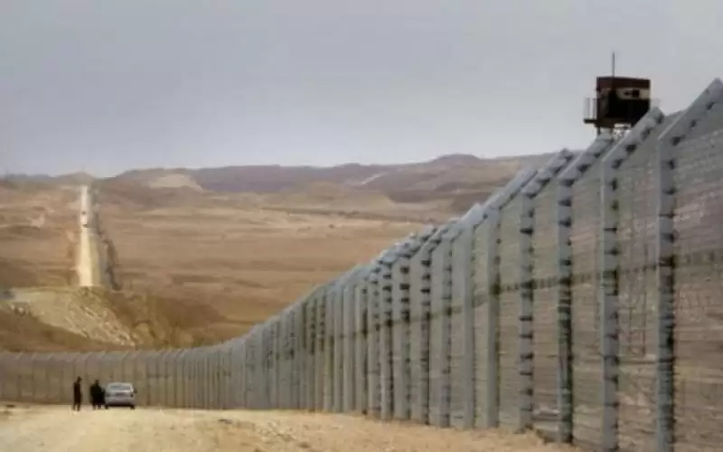 الاحتلال يزعم احباط تهريب 50 مسدسا