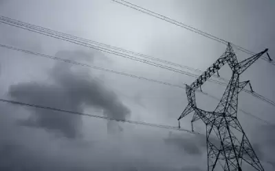عاصفة تقطع الكهرباء عن حوالي 130
