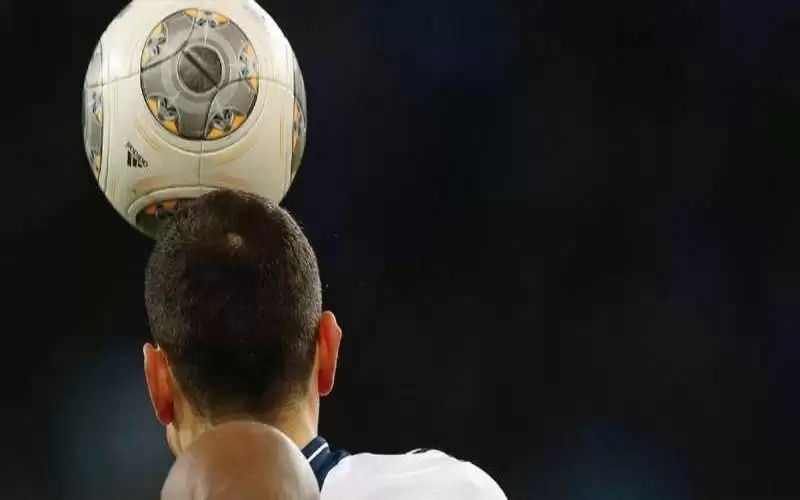 دراسة تكشف تأثير الضربات الرأسية بكرة