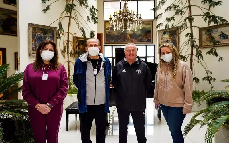 الإنجليزية تستضيف مدرب الكرة العالمي ادامز