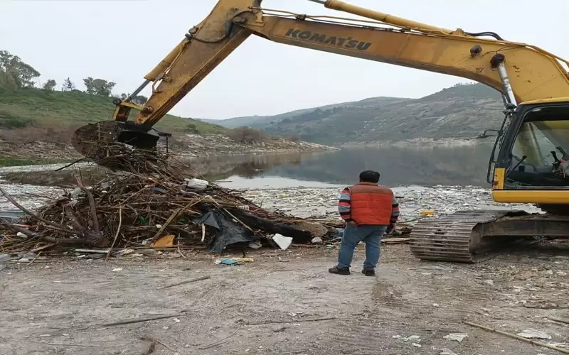 تنظيف بحيرة سد الملك طلال