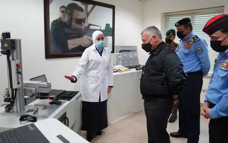 الملك يزور إدارة المختبرات والأدلة الجرمية