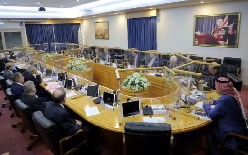 عويس: 100 الف طالب لم يتلقوا