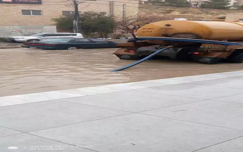 ارتفاع منسوب المياه على الطرق الرئيسة