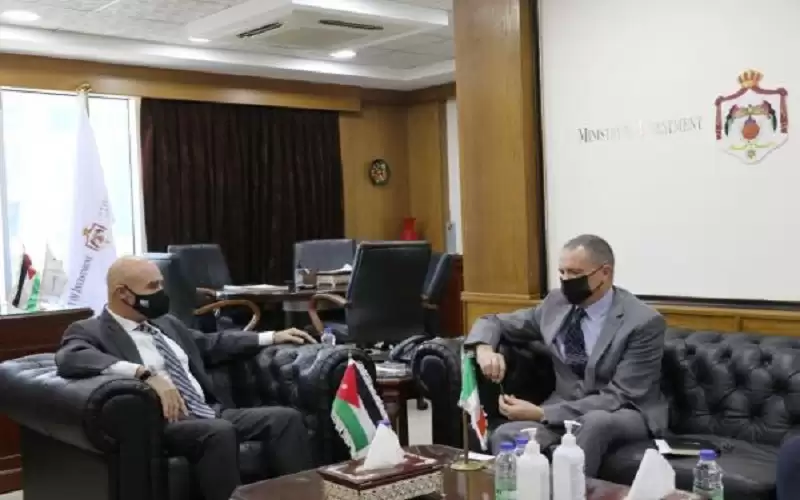 وزير الاستثمار والسفير الايرلندي يبحثان فرص