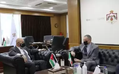 وزير الاستثمار والسفير الايرلندي يبحثان فرص