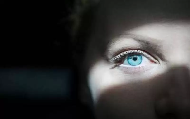 علامات تظهر في العين تحذرك من