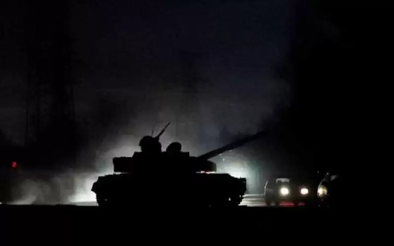 مسؤول أميركي: القوات الروسية جاهزة للهجوم