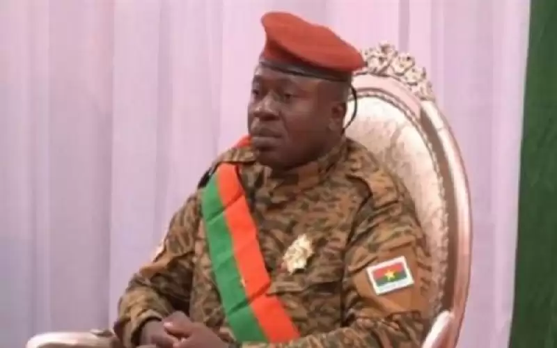 بوركينا فاسو تدرس إعلان فترة انتقالية