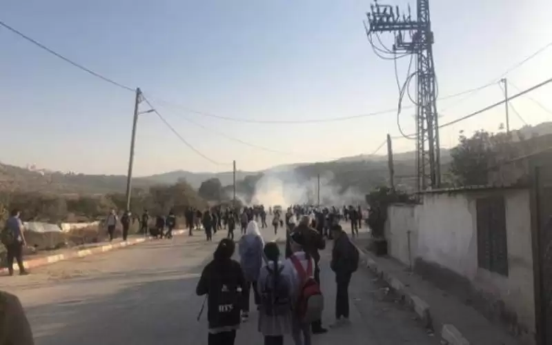 إصابات باعتداء الاحتلال على مدرسة اللبن