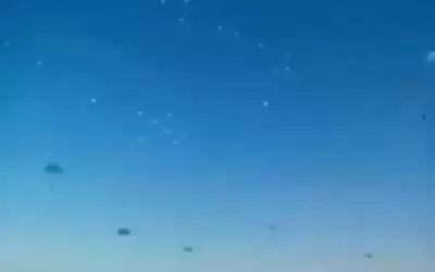 إنزال جوي لمظليين روس بسماء أوكرانيا