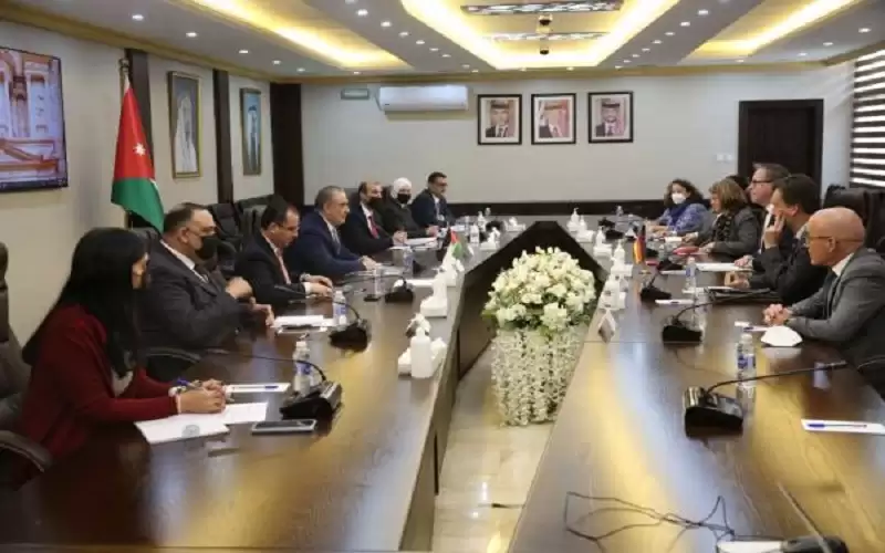 وزير التخطيط يبحث مع وفد ألماني