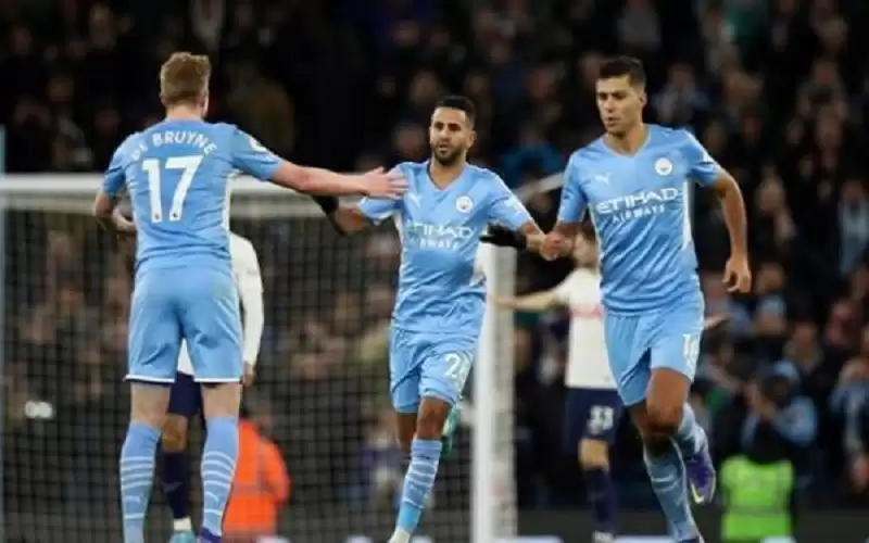 رياض محرز يخطف الأنظار في دوري