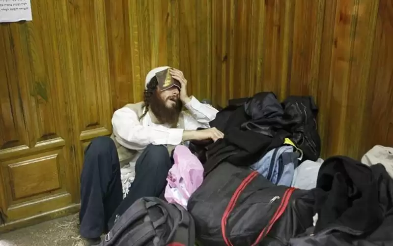 هآرتس: آلاف اليهود يحاولون الفرار من