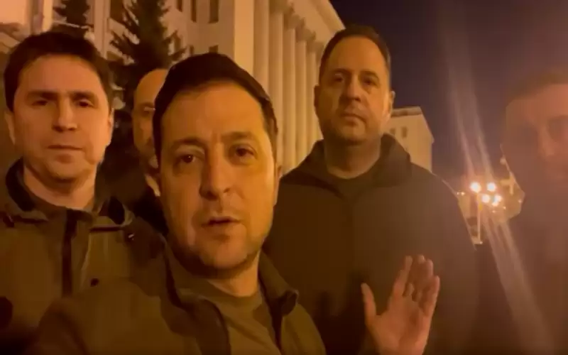 الرئيس الأوكراني في شريط مصور: نحن