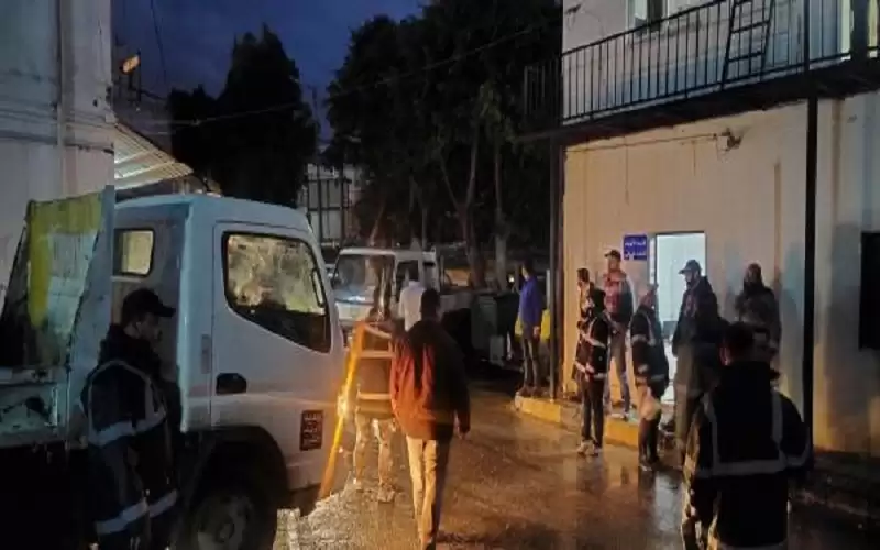 بلدية إربد تتعامل مع حالات انسداد