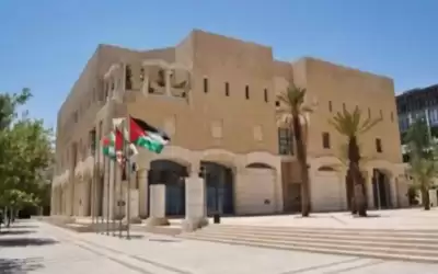 أمانة عمان تمدد لـ 15 موظفا