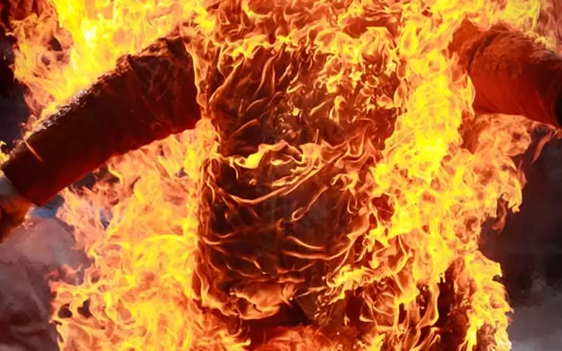 أب يمني يقتل زوجتة و نجله