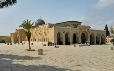 تجديد فرش مسجدي قبة الصخرة والقبلي