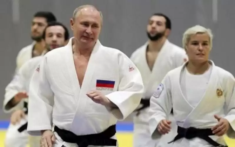 الاتحاد الدولي للجودو يكبد بوتين أول