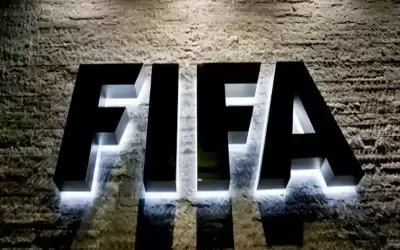 الفيفا يعلن رفع الحظر عن الملاعب