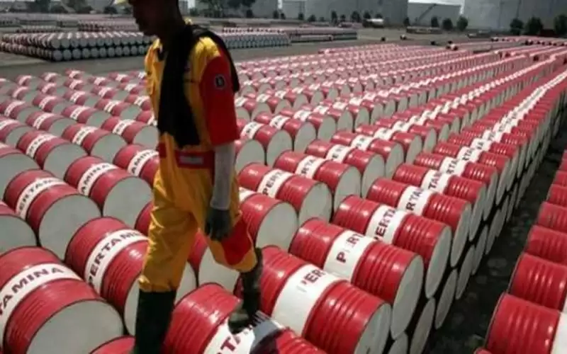 برميل النفط يتجاوز 103 دولارات