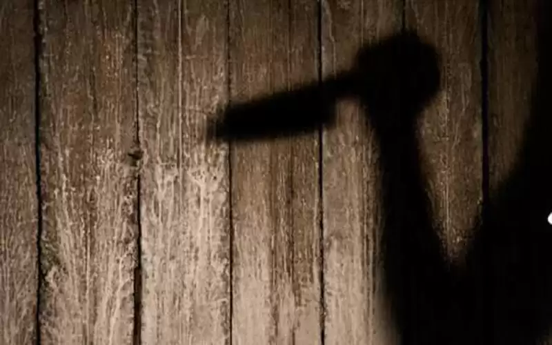 شاب عراقي يقتل والده طعنا بالسكين