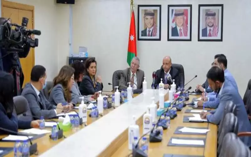 الصحة النيابية تبحث موضوع الأدوية الممانعة