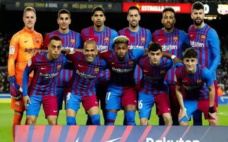 برشلونة يستهدف التعاقد مع خط دفاع