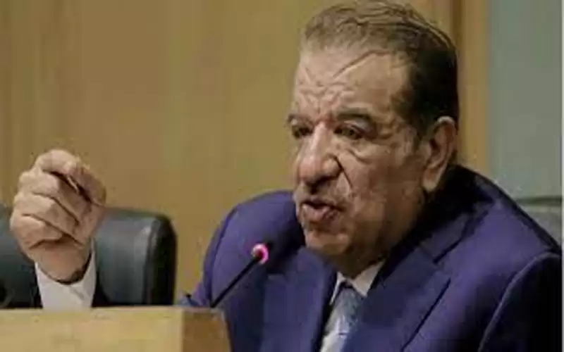 الدغمي يمزق أوراقا ويرفع جلسة النواب