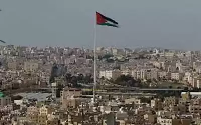 استثناء القناصل الفخريين من حظر العمل