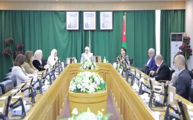 لجنة المرأة في الأعيان تناقش تمكين