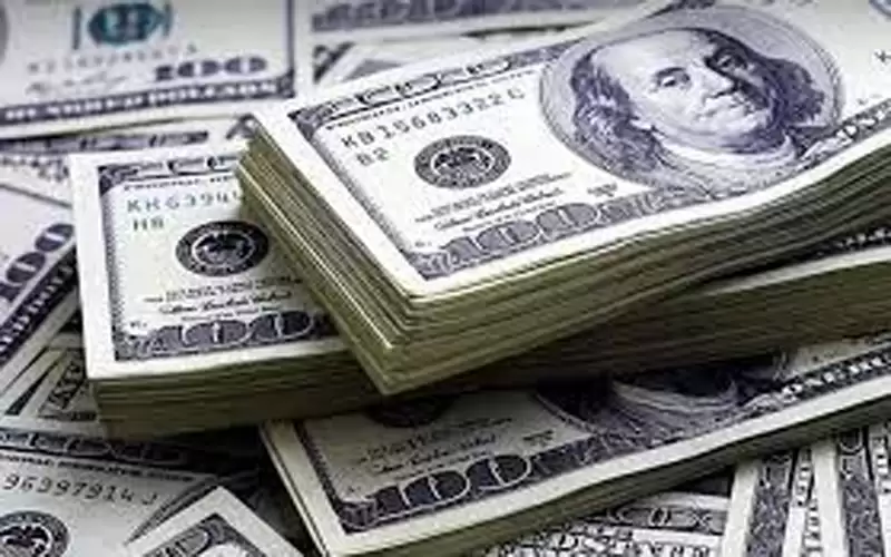 مئات ملايين الدولارات تخرج من مصر