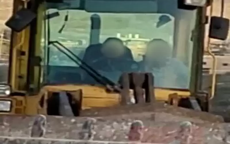 ضبط طفل عمره 10 سنوات يقود