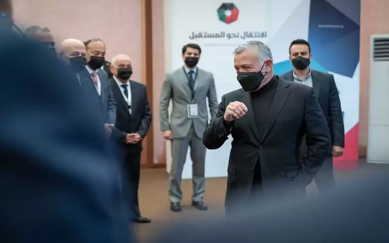 الملك يؤكد أهمية تجديد أسطول النقل