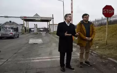بلينكن لنظيره الأوكراني عند الحدود بين