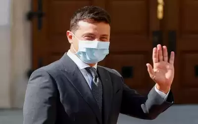 زيلينسكي تحادث مع بايدن بشأن الدعم