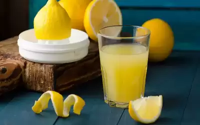 فوائد عجيبة لعصير الليمون.. تعرف عليها