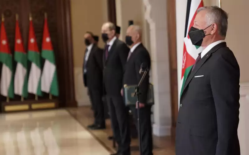 الملك يتقبل أوراق اعتماد عدد من