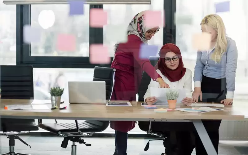 مطالب بتعزيز المشاركة الاقتصادية للمرأة وتوفير