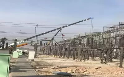 إصابة 4 عمال كهرباء بانفجار قاطع